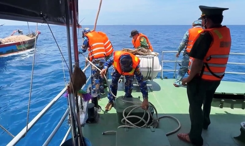 Tâm lý và cảm xúc của gia đình và cộng đồng